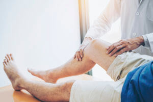 orthopedic Doctor consulting with patient Knee problems